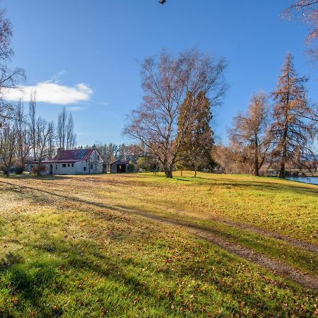 Wanaka Stone Cottage - Wanaka Holiday Home エクステリア 写真