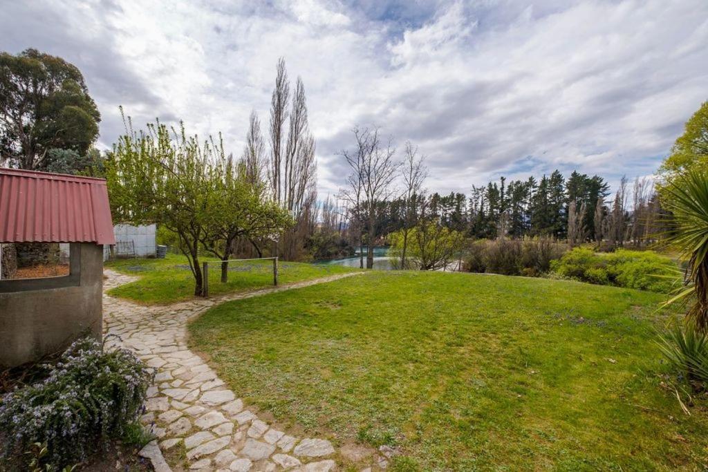 Wanaka Stone Cottage - Wanaka Holiday Home エクステリア 写真