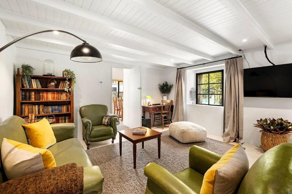 Wanaka Stone Cottage - Wanaka Holiday Home エクステリア 写真