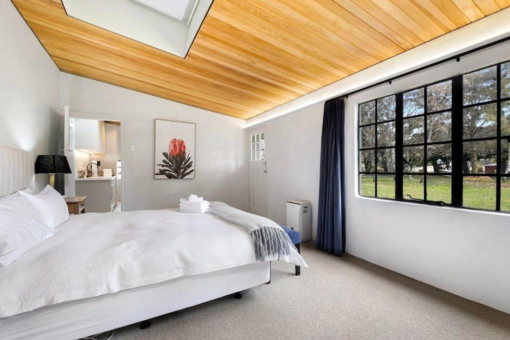Wanaka Stone Cottage - Wanaka Holiday Home エクステリア 写真