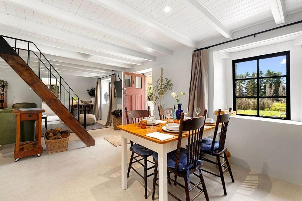 Wanaka Stone Cottage - Wanaka Holiday Home エクステリア 写真