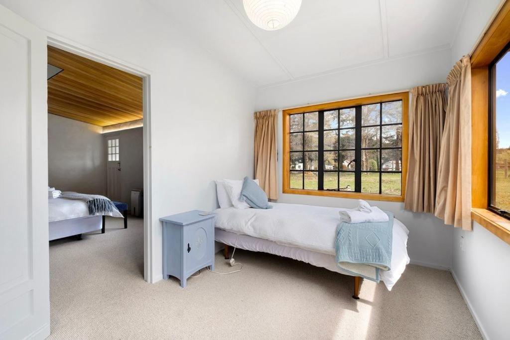 Wanaka Stone Cottage - Wanaka Holiday Home エクステリア 写真