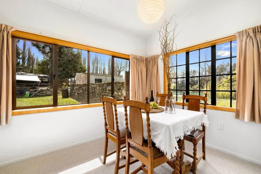 Wanaka Stone Cottage - Wanaka Holiday Home エクステリア 写真